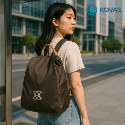 Thiết kế balo công sở: Nên hướng tối giản hay thời trang hơn