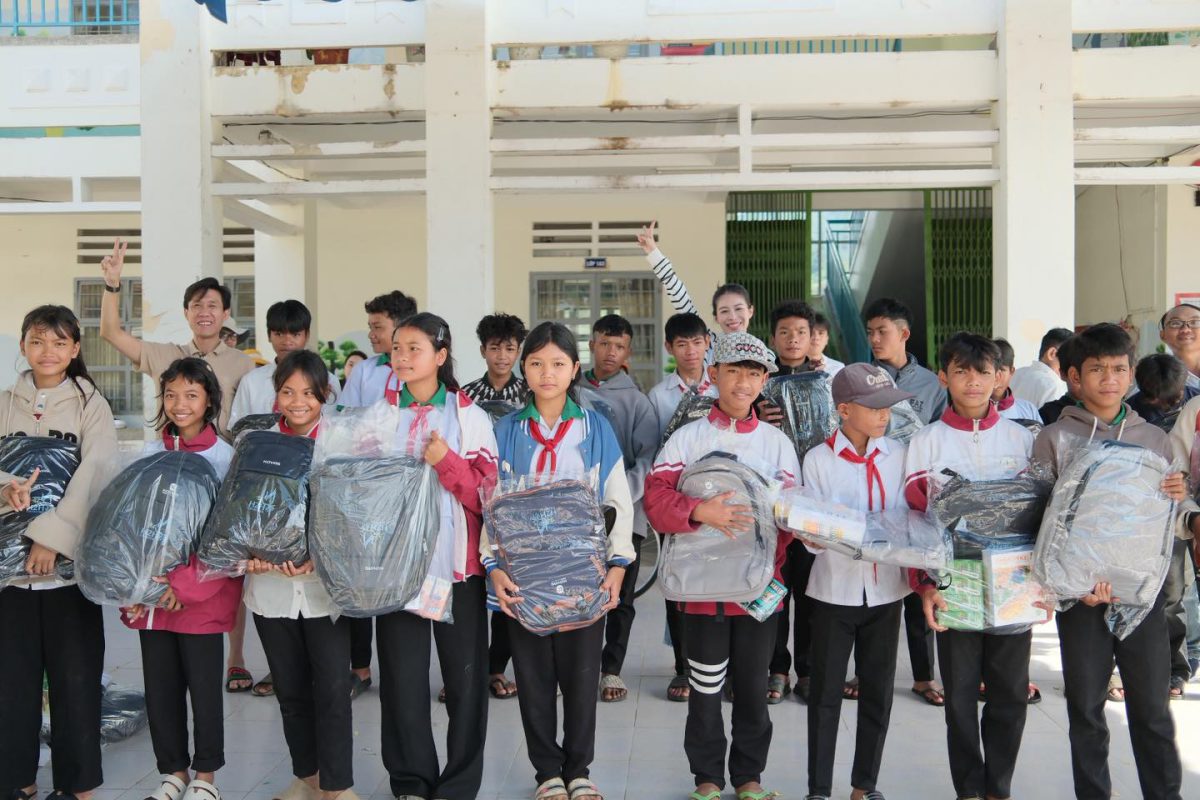 Hành trình trao tặng balo học sinh đến xã Đam Rông-Lâm Đồng