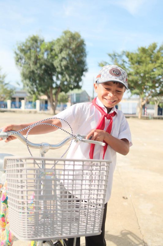 Hành trình trao tặng balo học sinh đến xã Đam Rông-Lâm Đồng
