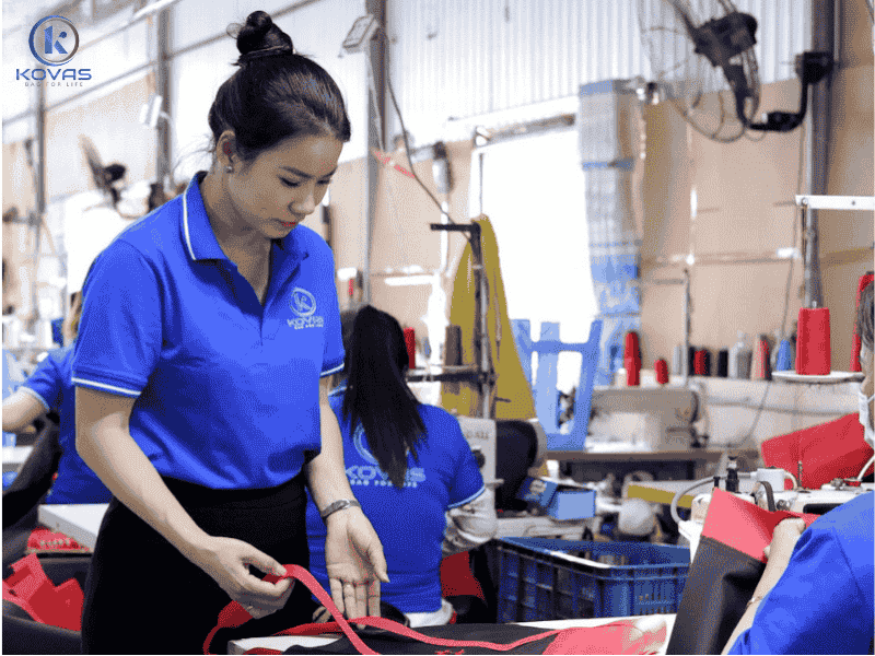 Balo in logo thương hiệu showroom laptop