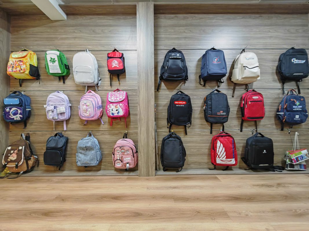 Đặt balo in logo trực tuyến