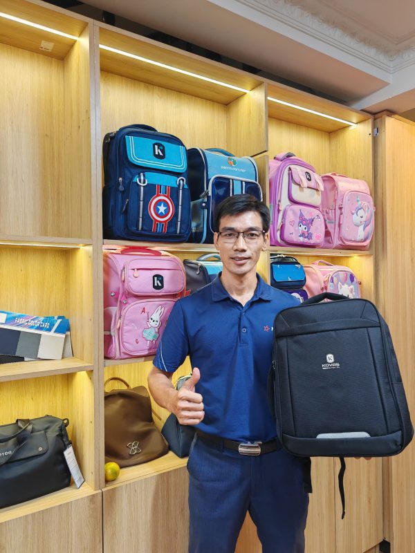 dat-balo-laptop-so-luong-lon