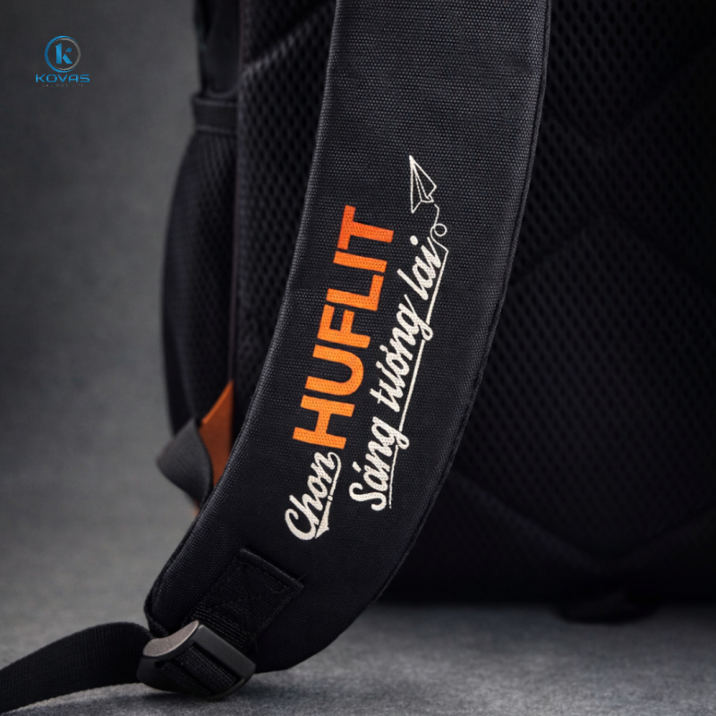 balo-in-logo-Dai-hoc-Huflit