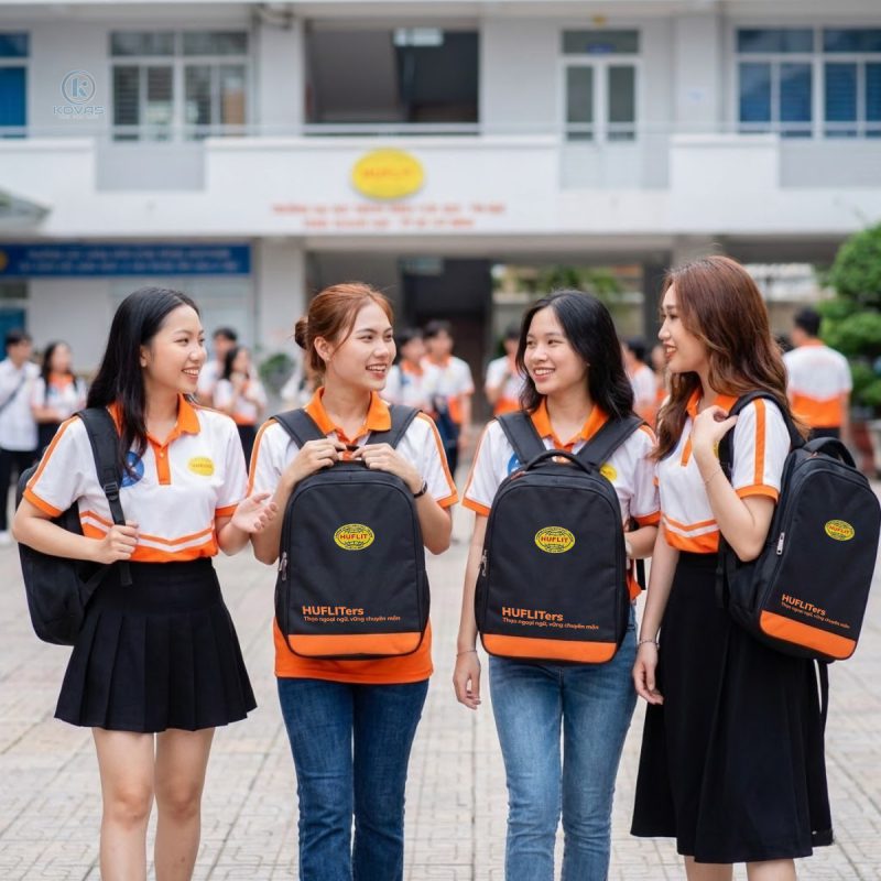 balo-in-logo-Dai-hoc-Huflit