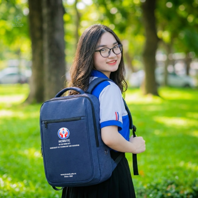 in-logo-balo-Dai-Hoc-so-luong-lon